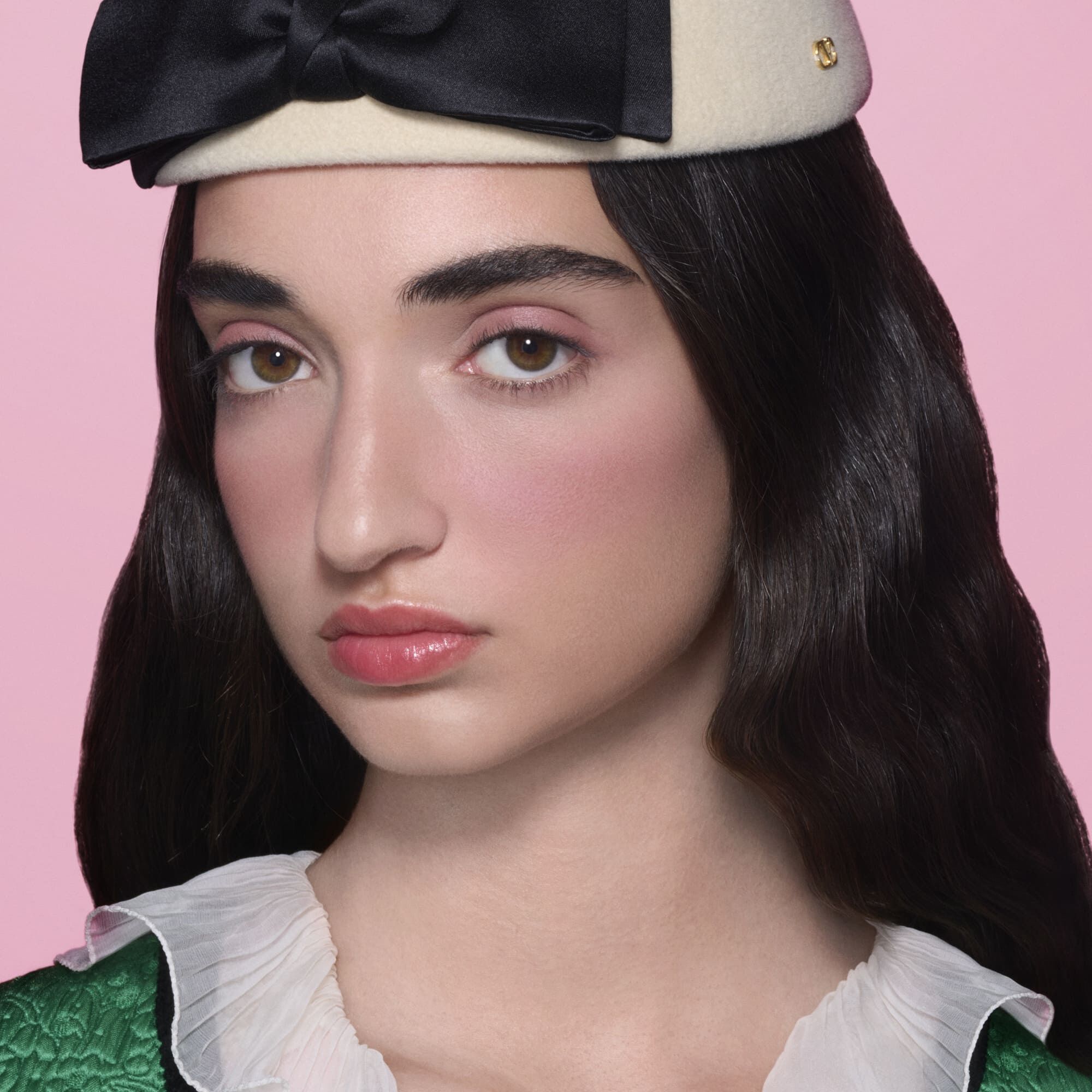 123R SPIKE A POSE Image