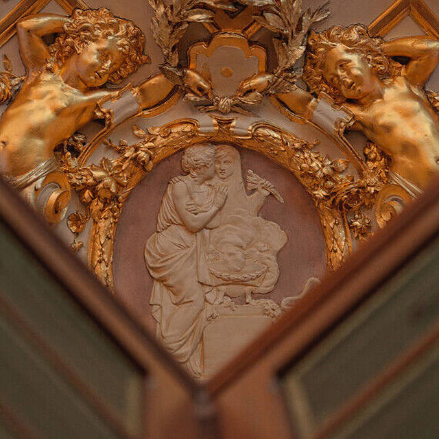 INSIDE THE ROMAN PALAZZO Image